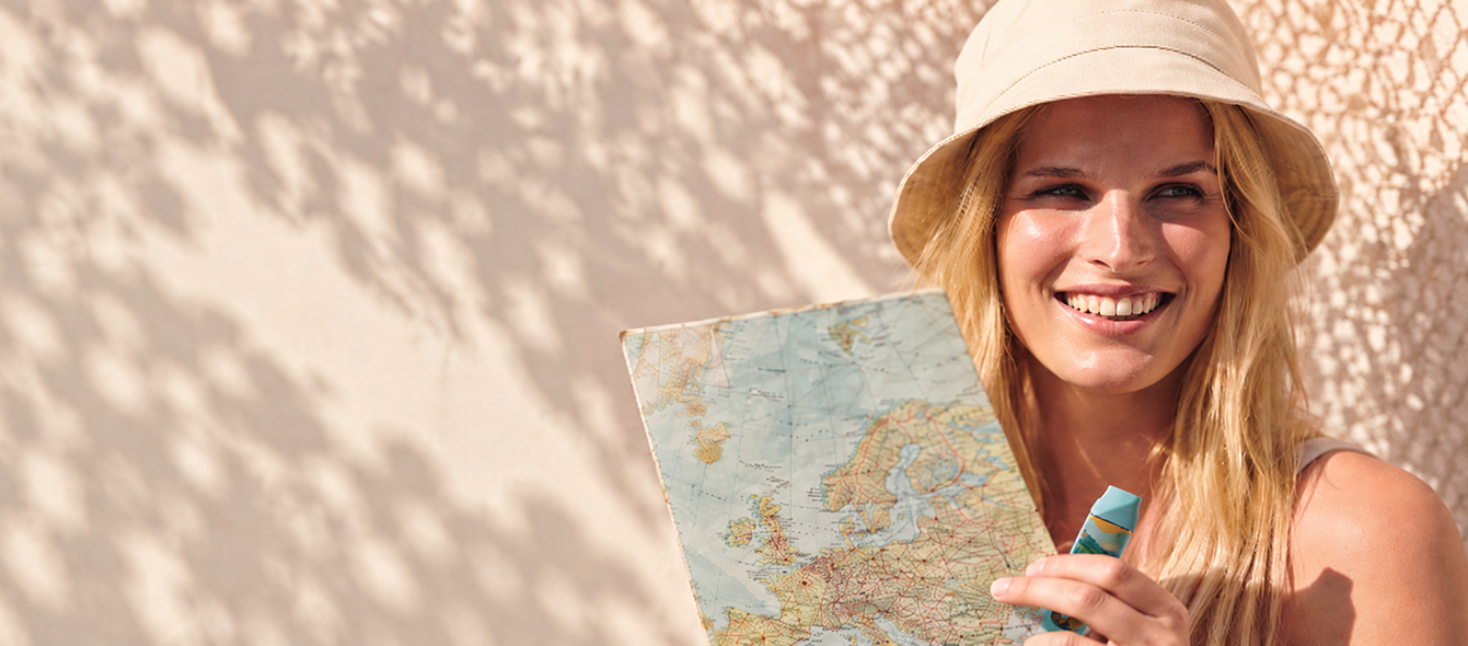 Woman in a sunhat holding a map and a Locale vape on her travels